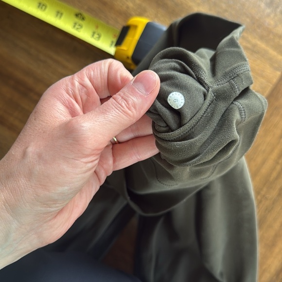 Lululemon olive green crop aligns size 4 - Picture 4 of 5